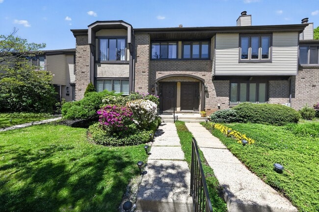 Building Photo - 8 Independence Pl