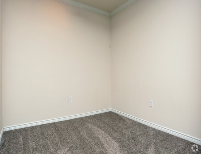1BR,1BA-758sft