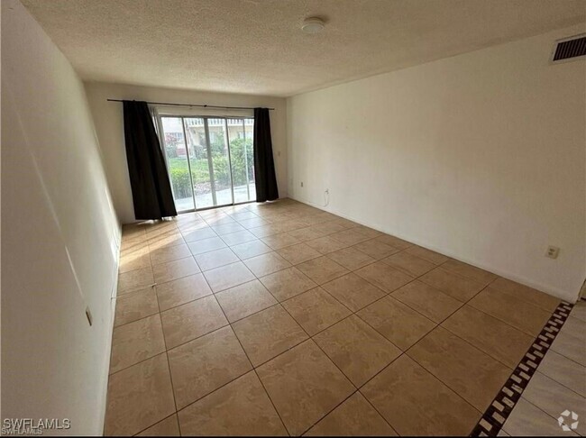 Building Photo - 3704 Broadway, 107 Rental