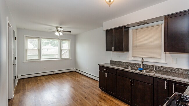 Photo - 5940 S Kilbourn Ave Unidad 2