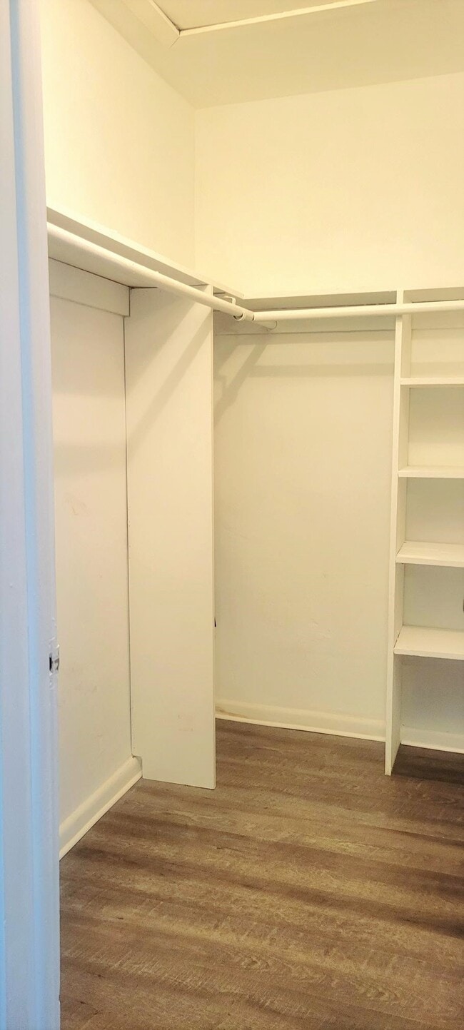 Closet - 1107 N 26th Ave