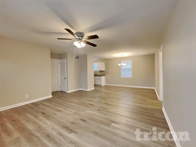 Photo - 213 Walnut Crest Dr