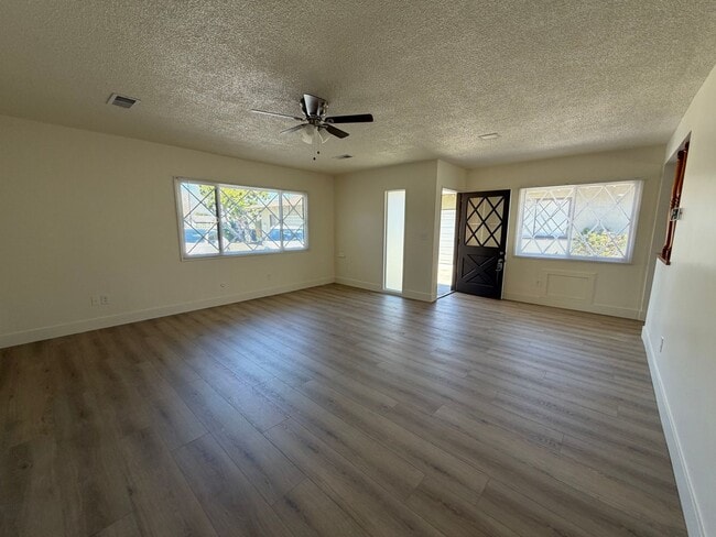 Photo - 820-824 W Palmyra Ave Unit 824