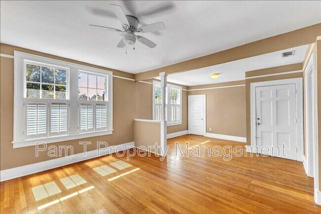 Photo - 214 E 48th St
