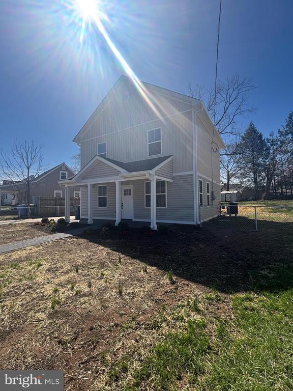Photo - 129 Evans St