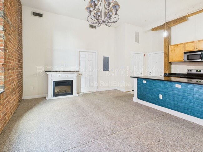 Building Photo - 1321 1/2 E Main St Rental