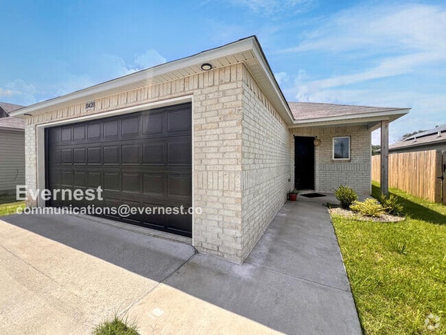 Building Photo - 10420 Debbie Dr Rental