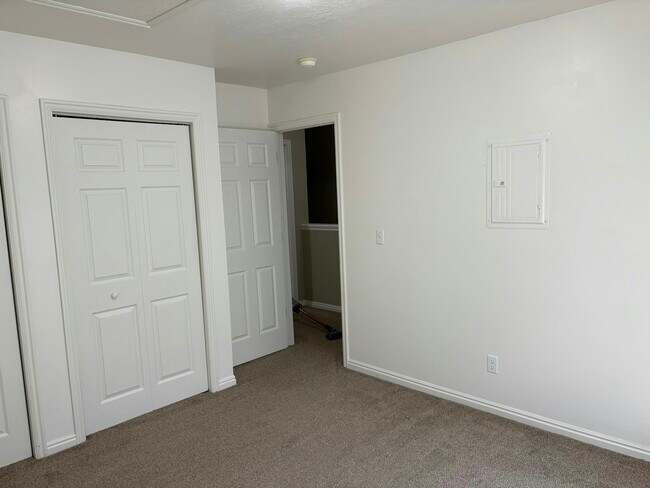 Photo - 586 Legacy Ln