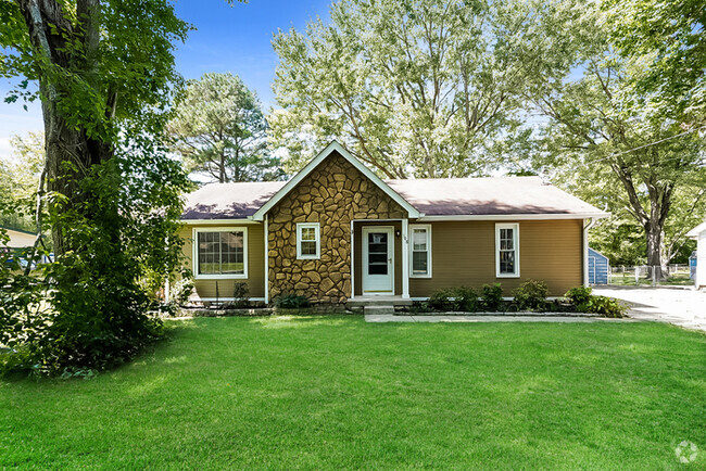 Building Photo - Cute Home in Clarksville!