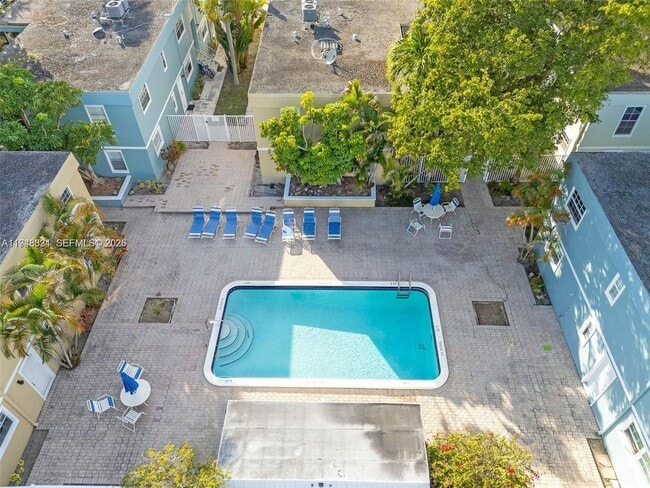 Photo - 320 SE 10th Ave Unit D