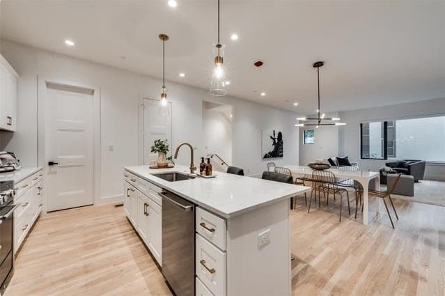 Photo - 2633 Reagan St