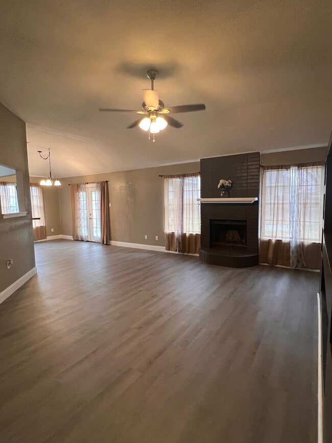 Photo - Open Floor Plan!