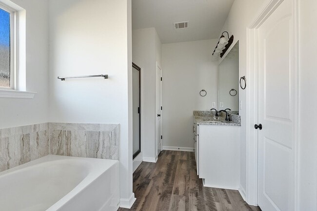 Photo - Two year old 3 bedroom available for Lease in Hunters Trace!