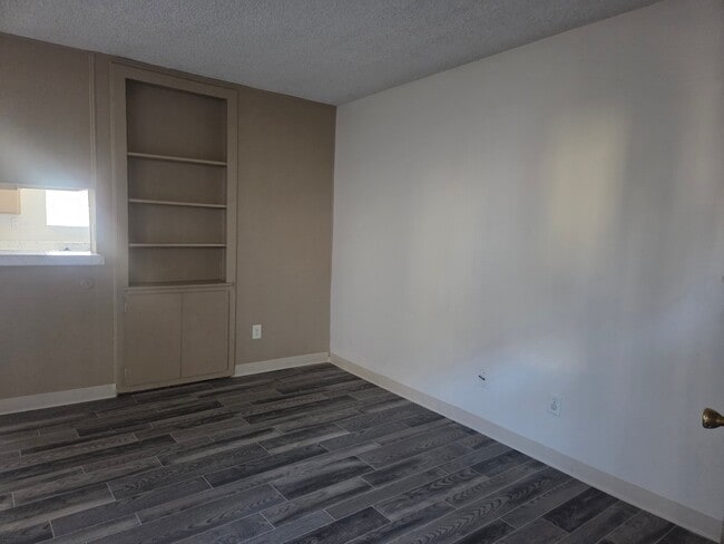 991 N Mollison Ave Unit 03