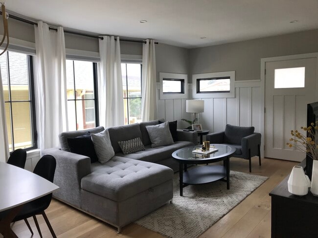 Photo - 861 Aileen St