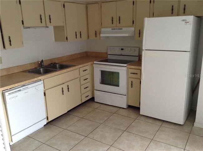 Photo - 3540 Khayyam Ave