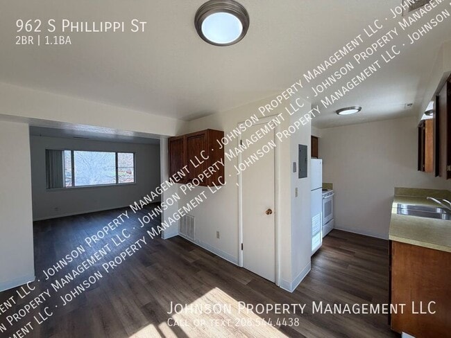 Photo - 962 S Phillippi St