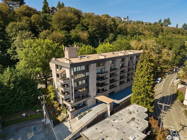 Building Photo - 2Bd/2Ba Seattle Condo Unit 204