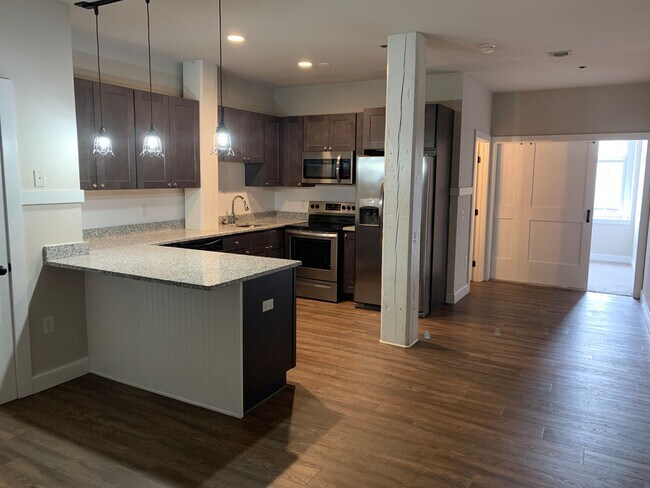 Building Photo - 238 N George St Unit 204