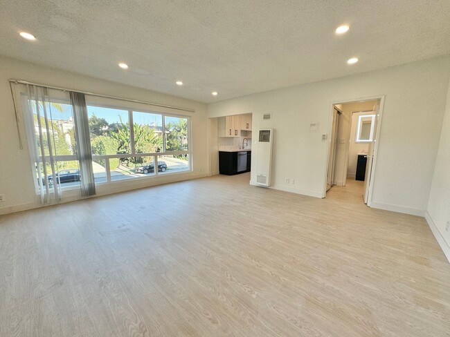 Photo - 3419-31 Keystone Ave Unit 19 04