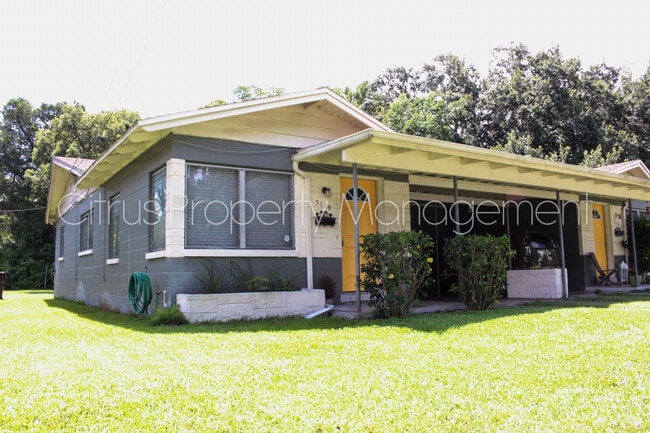 Building Photo - Two Bedroom Duplex