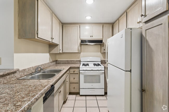 2BR, 2BA - 1,100SF - Kitchen - 4230 S Centinela Ave