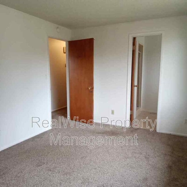 Photo - 725 Frances Ln