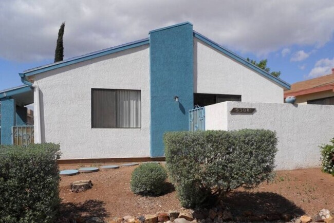 Building Photo - Cozy 3 bed 2 bath in Desert Shadows! Rental