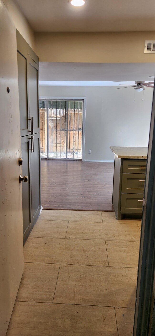 Photo - 909 Silber Rd Unidad 27