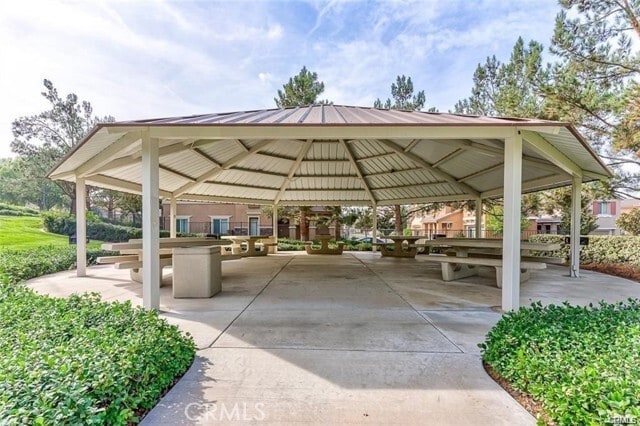 3285 Ledgewood Cir