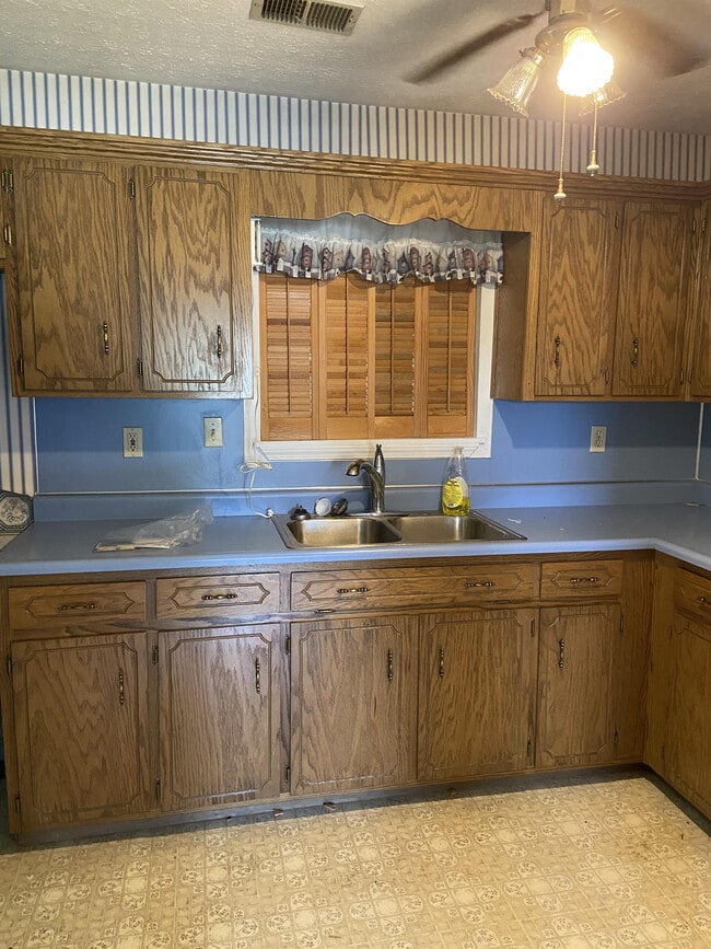 106 Cecil Ct