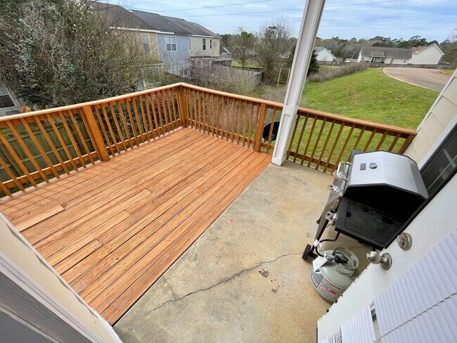 Photo - Courtyard Way Subdivision -END UNIT!