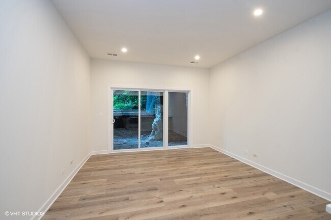 Photo - 621 W Belmont Ave
