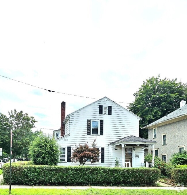 Building Photo - 910 Broad St Rental