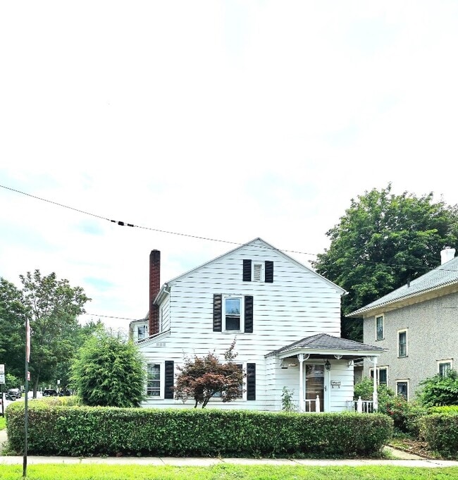 Building Photo - 910 Broad St Rental