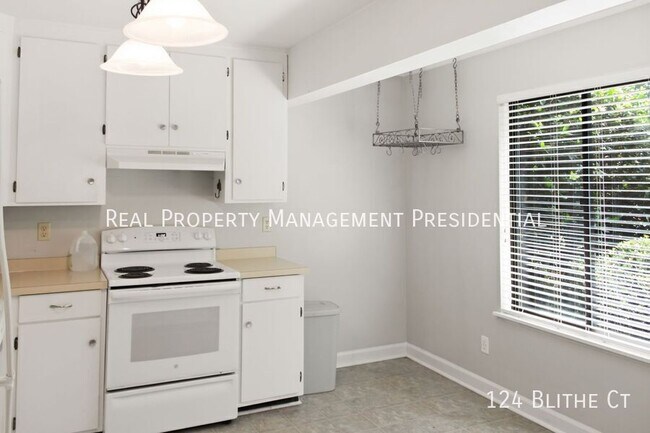 Photo - 124 Blithe Ct