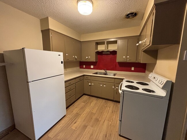 Photo - 2 Bed Available Now in North Madison! Unit #2