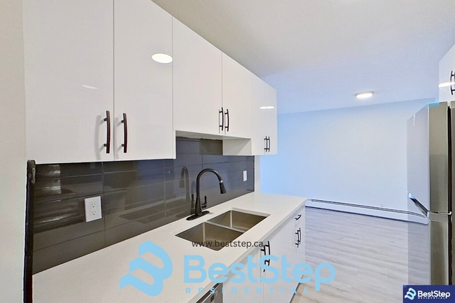 Photo - 10837-10117 117 St NW Unit 401