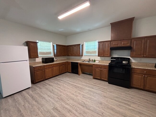 3/2/2-AVAILABLE FOR LATE OCTOBER-NOVEMBER MOVE IN