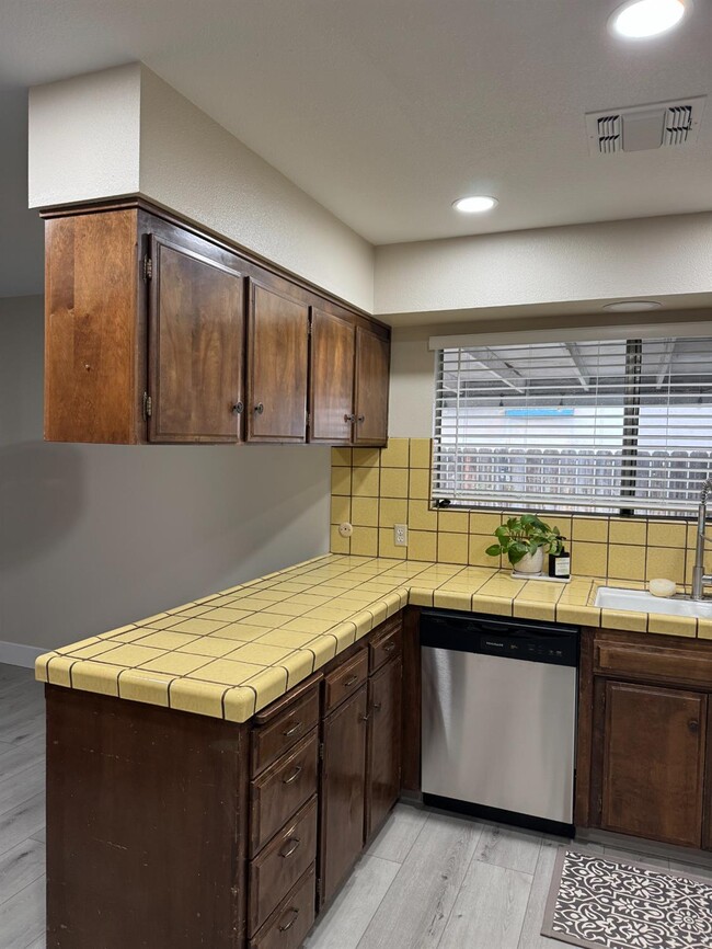 Photo - 497 E North Way