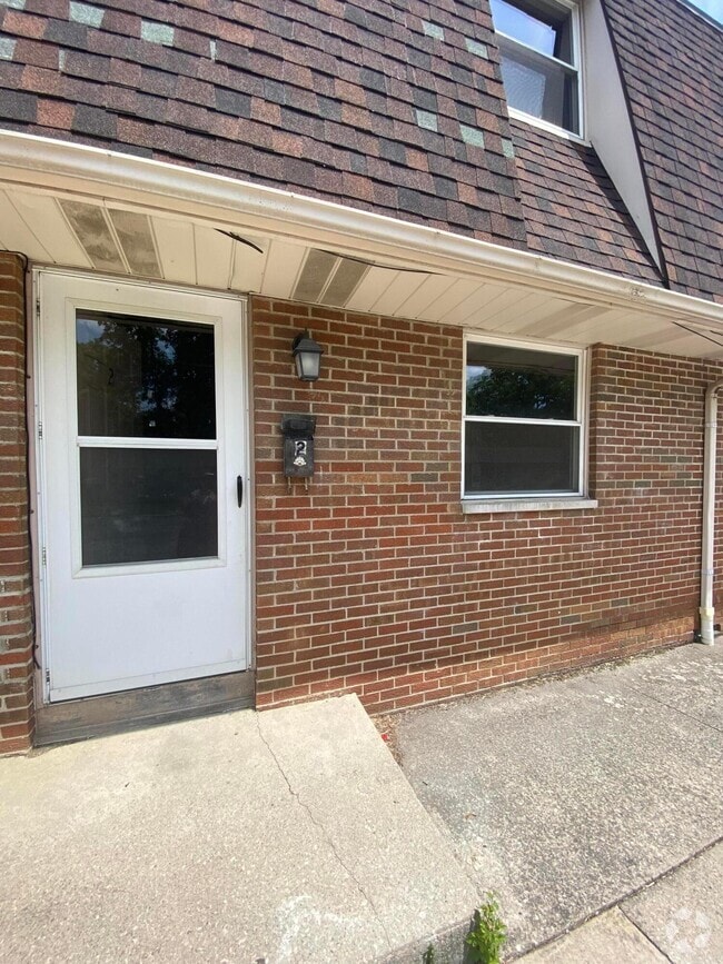 Building Photo - 53 Neil St Unit 2 Rental