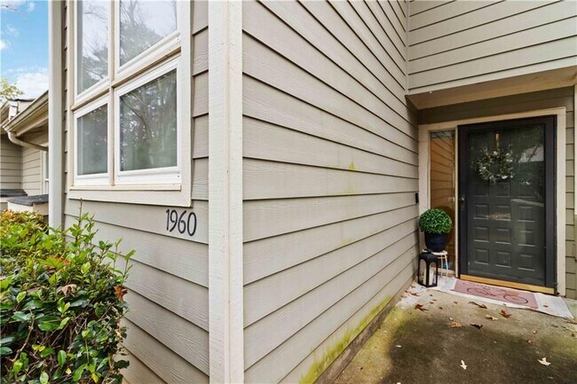 Photo - 1960 Variations Dr NE