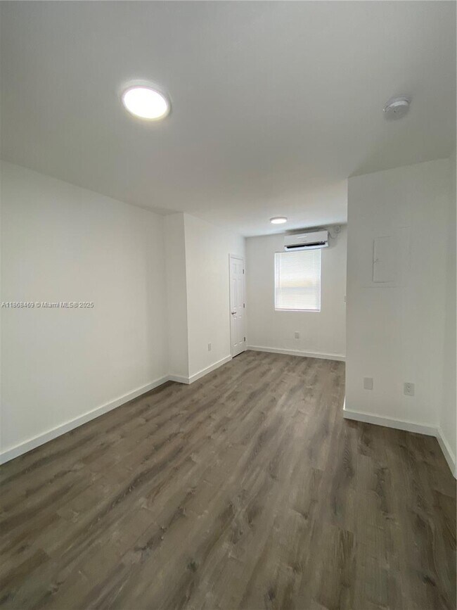 Photo - 5801 NW 1st Ave Unidad 5801
