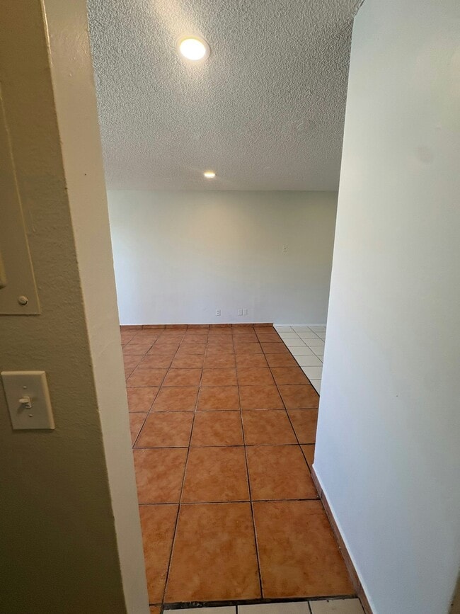 22877 Adrienne Ave Unidad 8
