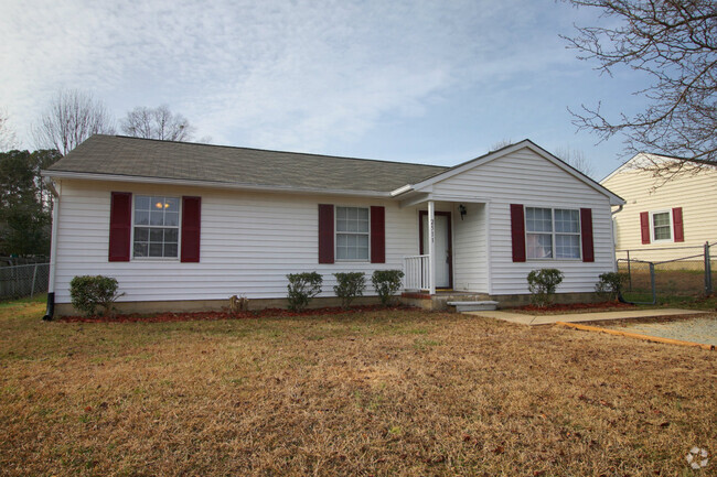 Building Photo - Updated 3 bedroom house with fenced in yard!