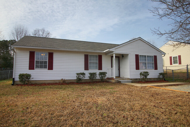 Updated 3 bedroom house with fenced in yard! - Updated 3 bedroom house with fenced in yard!