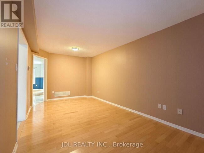 Photo - 35 Kenborough Ct