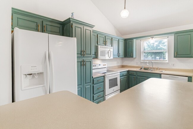 Photo - 3 Bedroom 2 Bath in Warrensburg