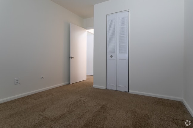 Bedroom - Rosetree Crossing Apartments