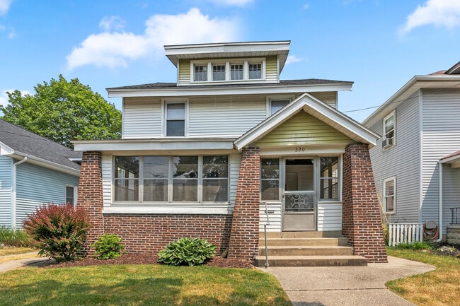 Building Photo - 220 Valley Ave SW